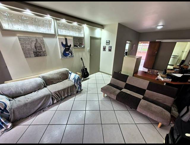 2 BEDROOM TOWNHOUSE FOR SALE IN SINOVILLE